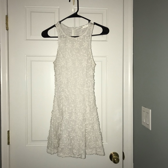 White embroidered floral dress from LF - Picture 4 of 7